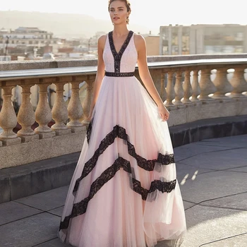 Parduodama Elegantiška 2021 Rožinė Prom Šalis Suknelės Visas Ilgis Be Rankovių Su V Iškirpte Nėrinių Vestuvės Chalatai Atgal Valyti Traukinys